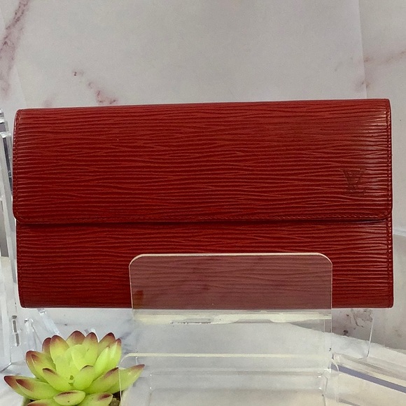 GUC Louis Vuitton Elegant Red Epi Long Wallet - Picture 1 of 9